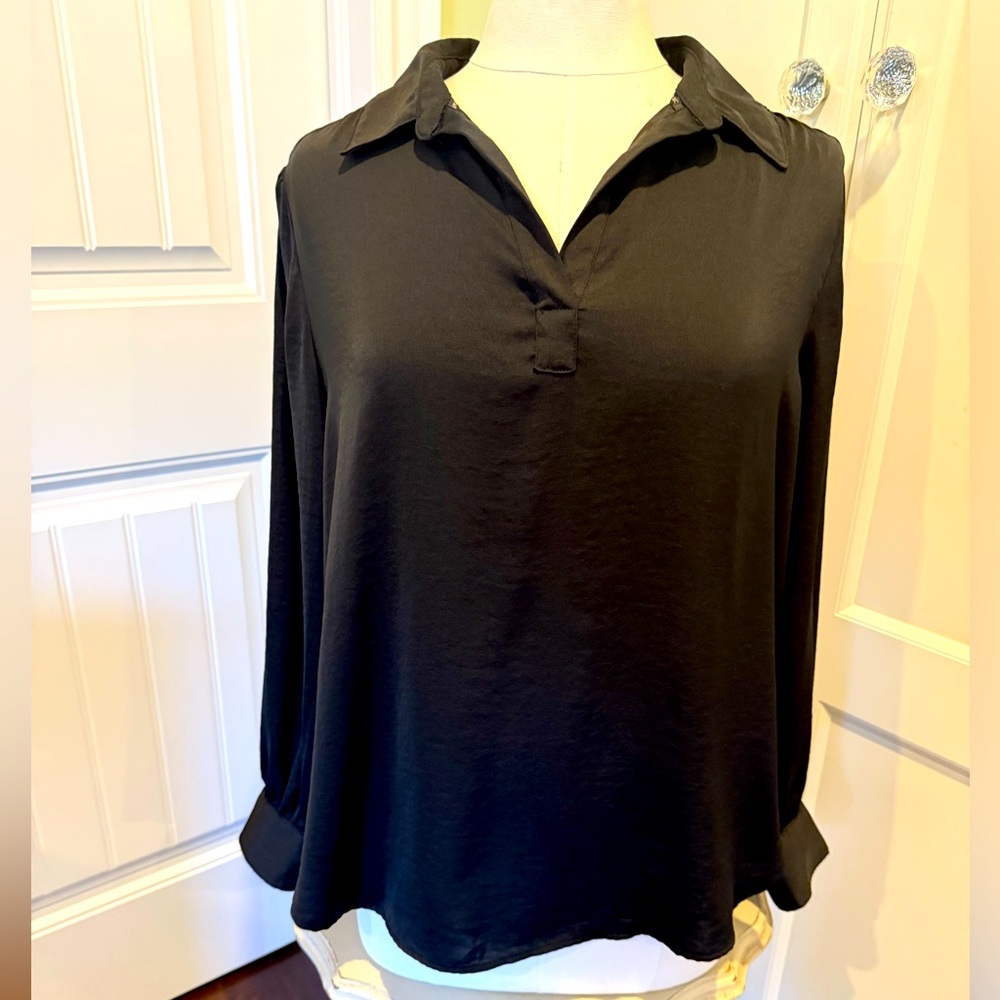 Banana Republic Womens Sz Large Black V-Neck /Collar Long Sleeve w/Button Blouse